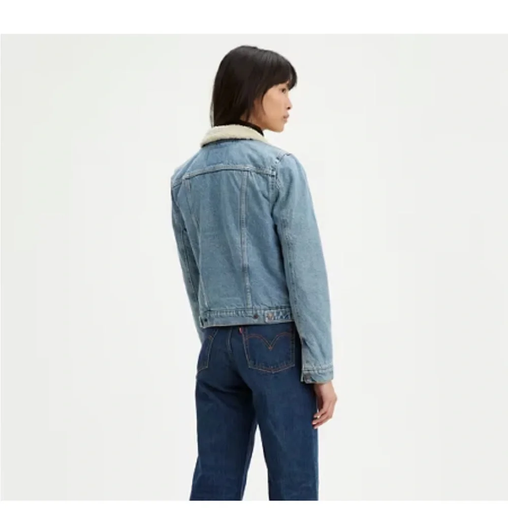 Levi’s Ex Boyfriend Trucker Sherpa Denim Jacket - Picture 3 of 13